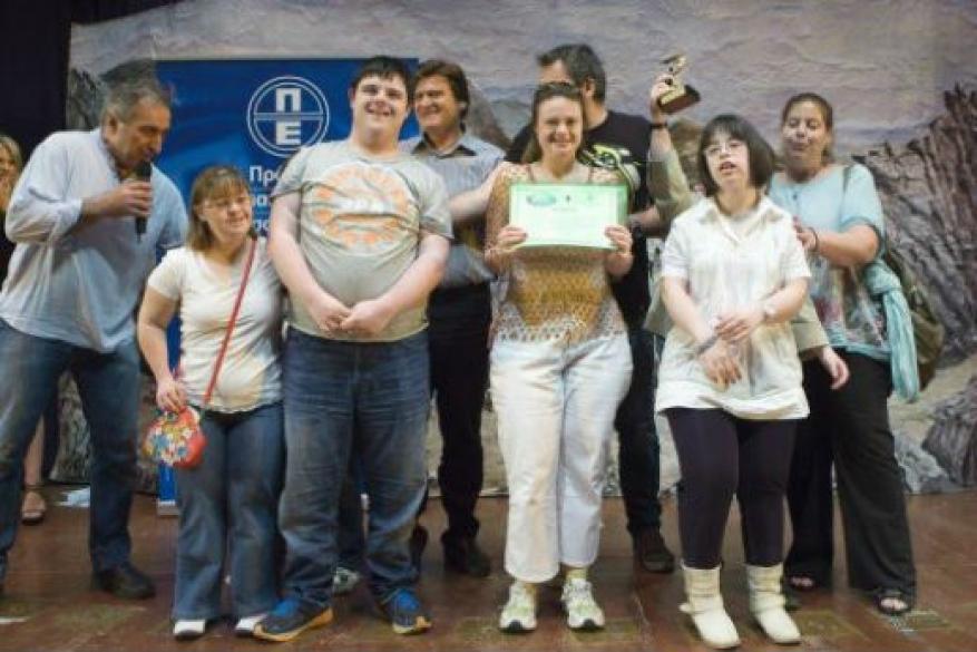 Βράβευση της θεατρικής ομάδας για την Ιστορική Πατριδογνωσία Βράβευση της θεατρικής ομάδας για την Ιστορική Πατριδογνωσία