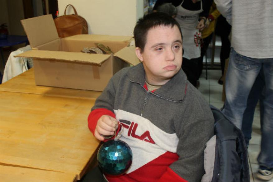 Στολισμός χριστουγεννιάτικου δέντρου