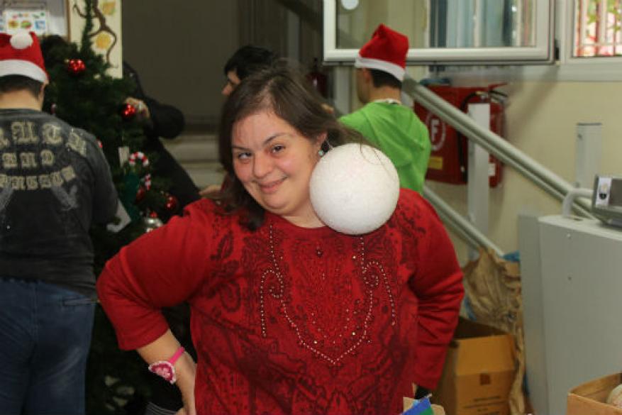 Στολισμός χριστουγεννιάτικου δέντρου