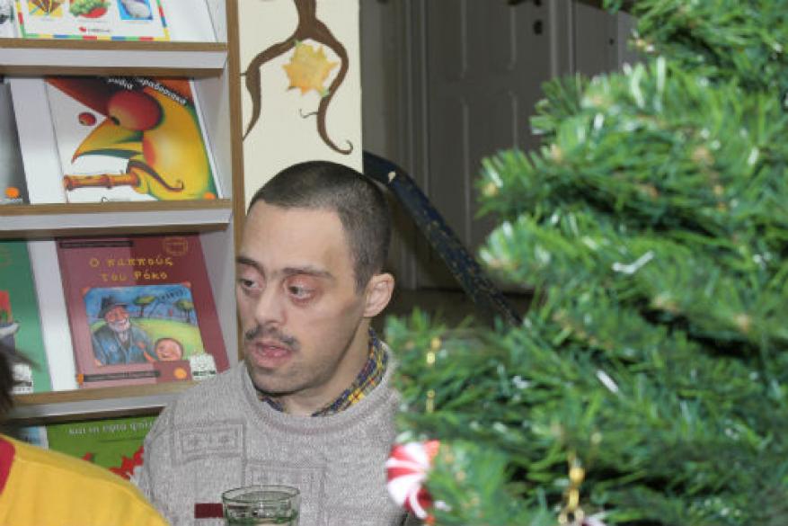 Στολισμός χριστουγεννιάτικου δέντρου