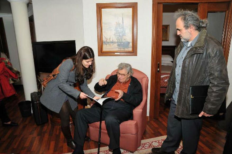 Φωτογράφηση με τον Μίκη Θεοδωράκη 