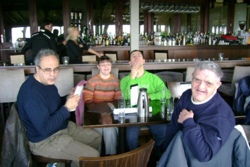 Έξοδος για καφέ στον "Λόφο" Έξοδος για καφέ στον "Λόφο"