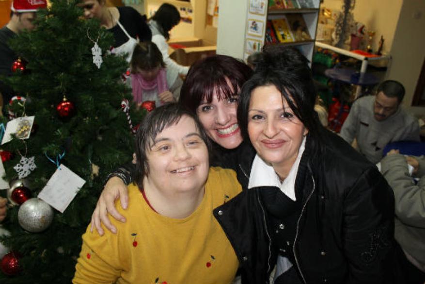 Στολισμός χριστουγεννιάτικου δέντρου