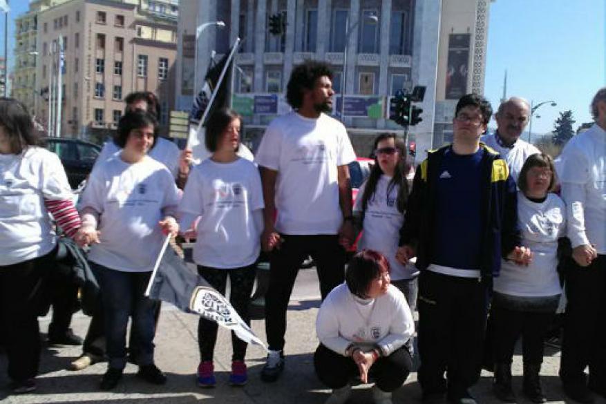 Αγκαλιά-ζω τον Λευκό Πύργο