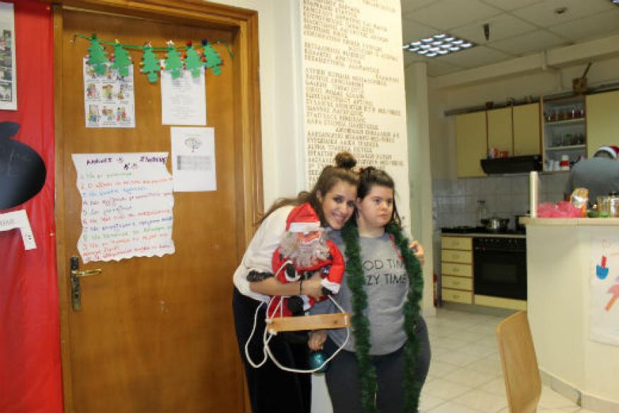 Στολισμός χριστουγεννιάτικου δέντρου