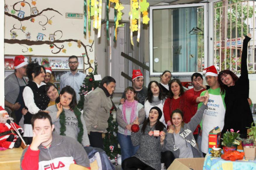 Στολισμός χριστουγεννιάτικου δέντρου