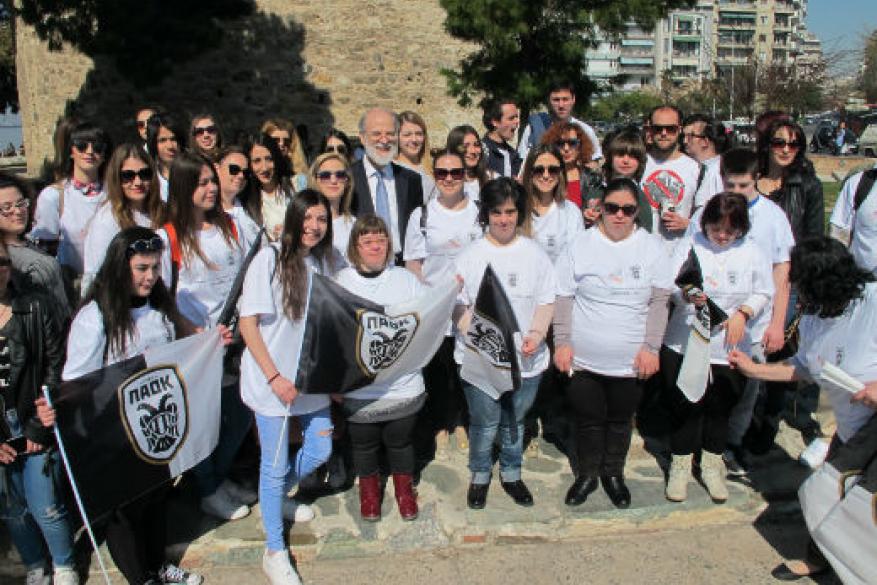 Αγκαλιά-ζω τον Λευκό Πύργο