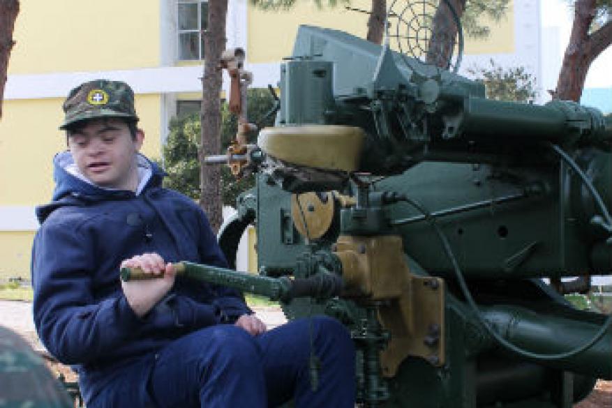 Επίσκεψη στο στρατόπεδο Νταλίπη