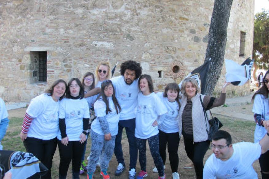 Αγκαλιά-ζω τον Λευκό Πύργο