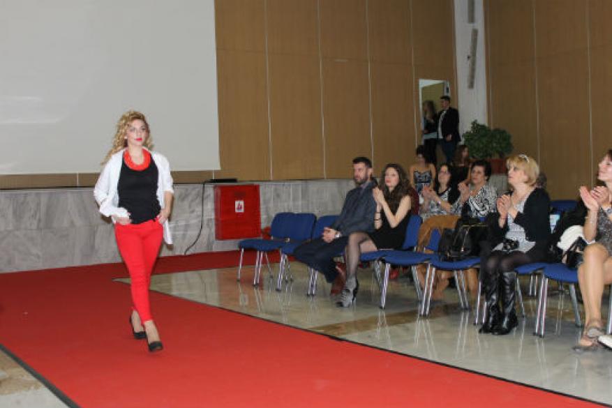 Επίδειξη Μόδας στο Βελλιδειο Επίδειξη Μόδας στο Βελλιδειο