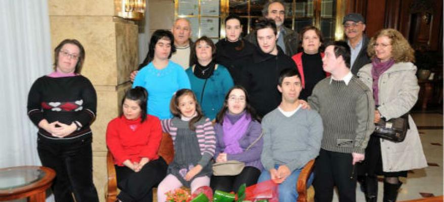 Φωτογράφηση με τον Μίκη Θεοδωράκη Φωτογράφηση με τον Μίκη Θεοδωράκη