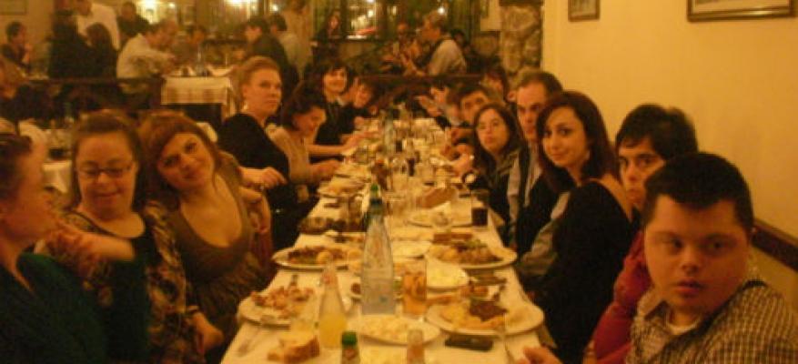 Βραδινή έξοδος σε ταβέρνα Βραδινή έξοδος σε ταβέρνα