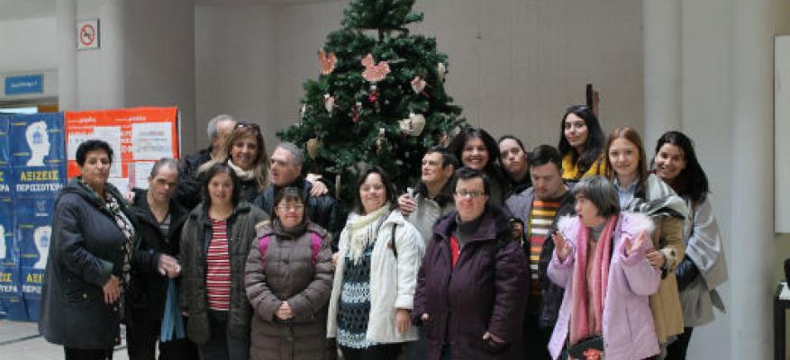 Στολισμός χριστουγεννιάτικου δέντρου στο ΠΑΜΑΚ