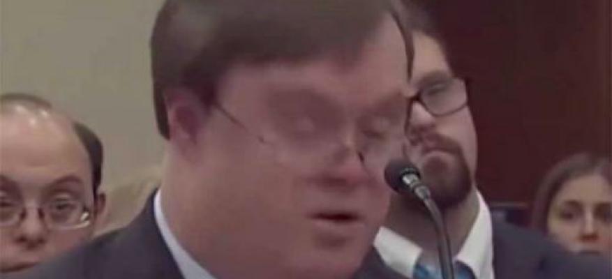 Άνδρας με σύνδρομο Down υπερασπίζεται το δικαίωμά του να ζει